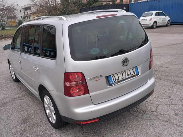 VOLKSWAGEN Touran 2.0 TDI DPF DSG Highline senza lavoro da fare