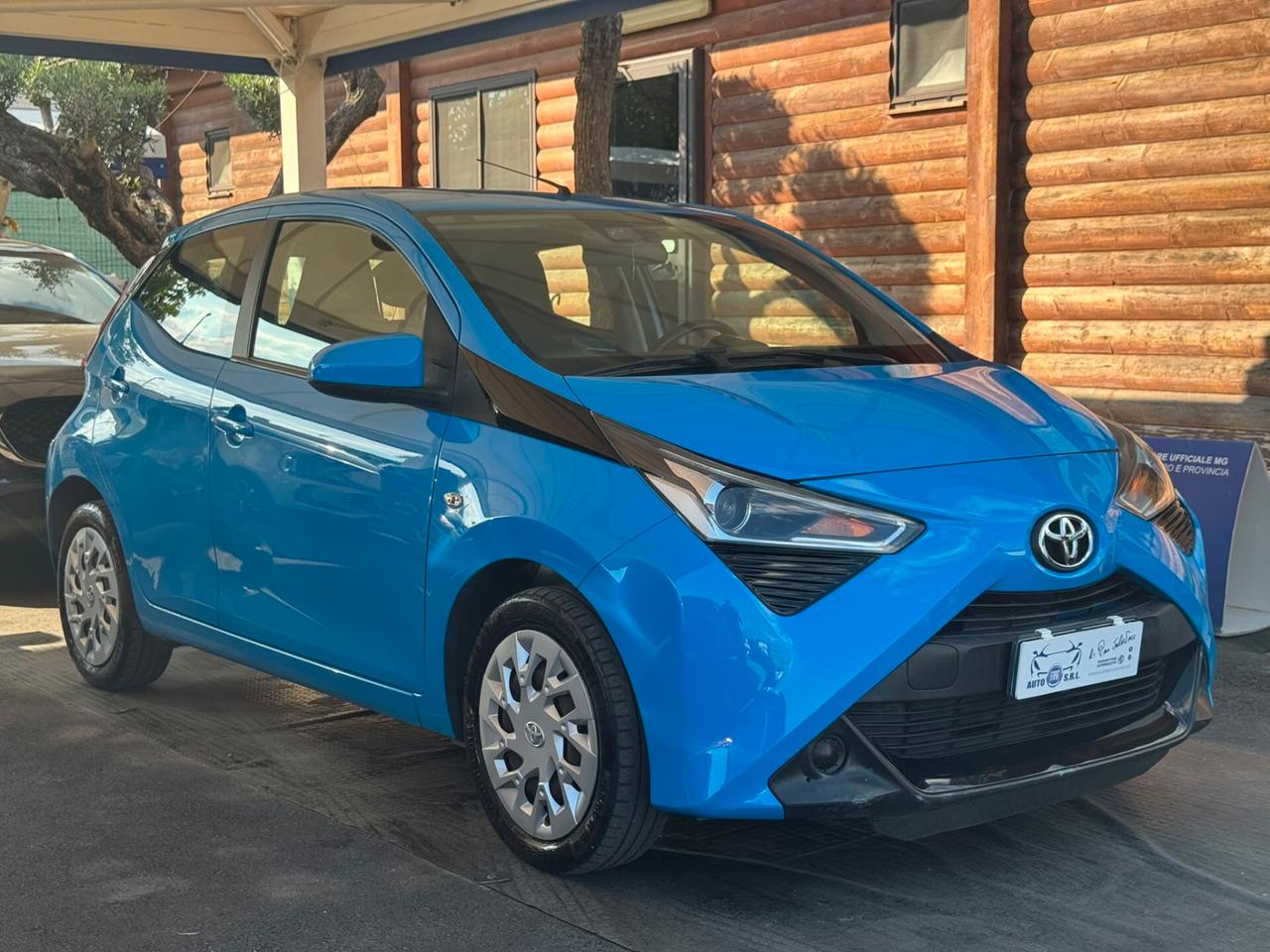 Toyota Aygo Connect 1.0 VVT-i 72 CV 5 porte x-play
