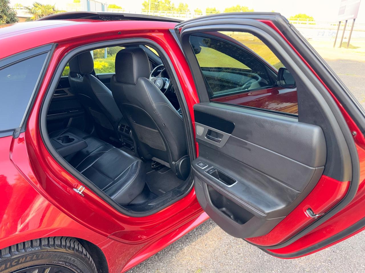 Jaguar XF 2.0D 240 CV AWD R-Sport full pelle tetto EXPORT