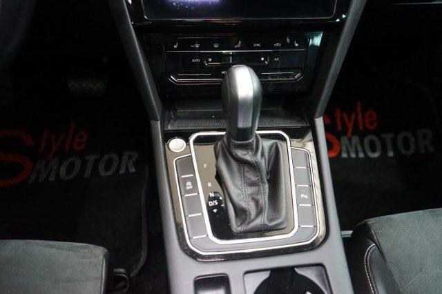 VOLKSWAGEN Passat Variant 2.0 TDI SCR EVO DSG Executive Certificata