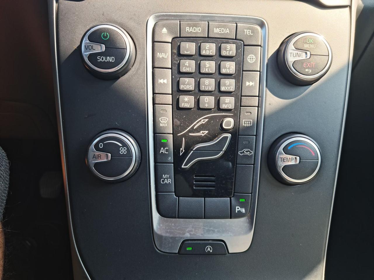 Volvo V40 KINETIC #6087