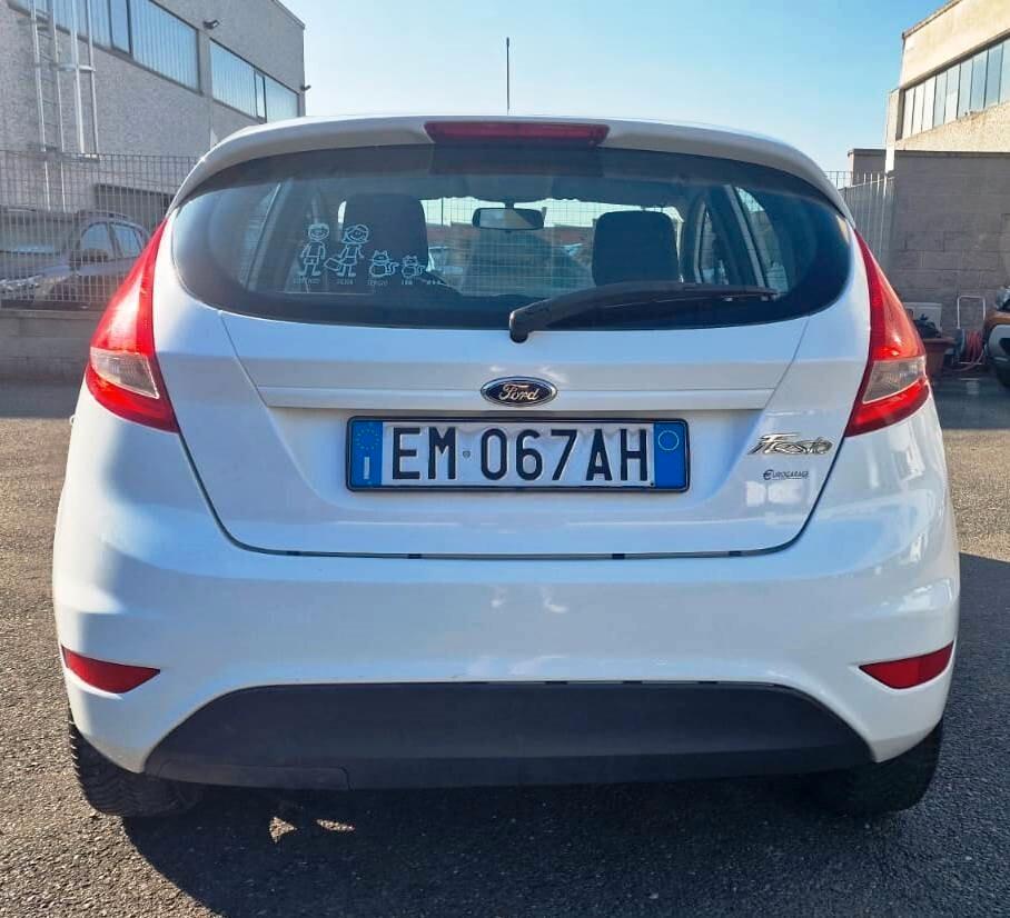 Ford Fiesta 1.4 TDCi 70CV 5 porte Titanium