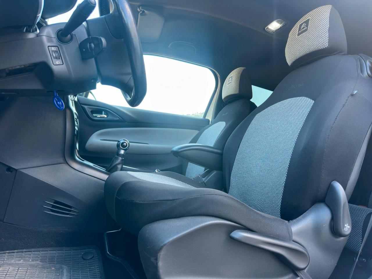 DS3 1.4 HDi 70 Just Black Full Optional