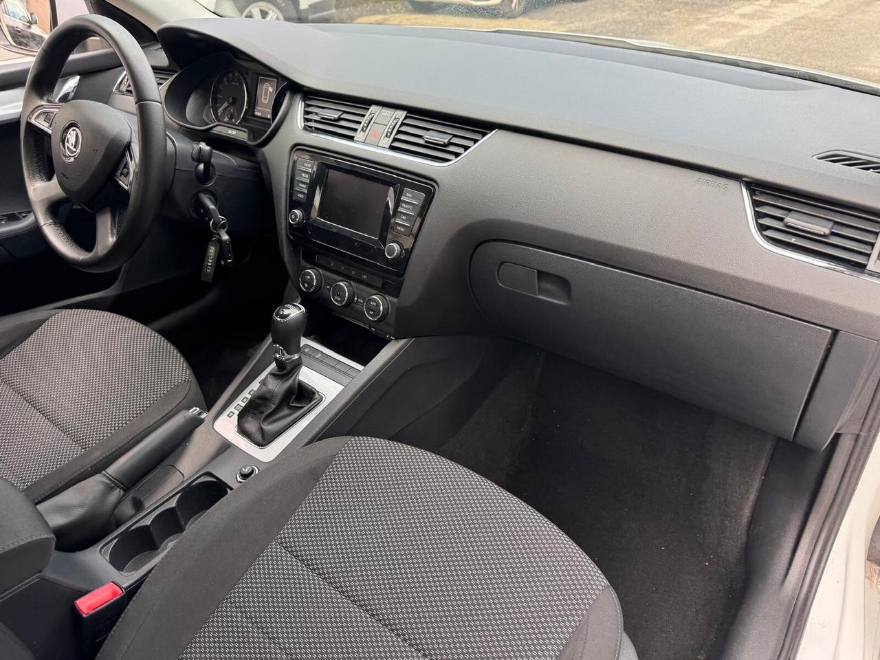 Skoda Octavia 1.6 TDI CR 105 CV DSG Elegance*EURO5B*NAVI