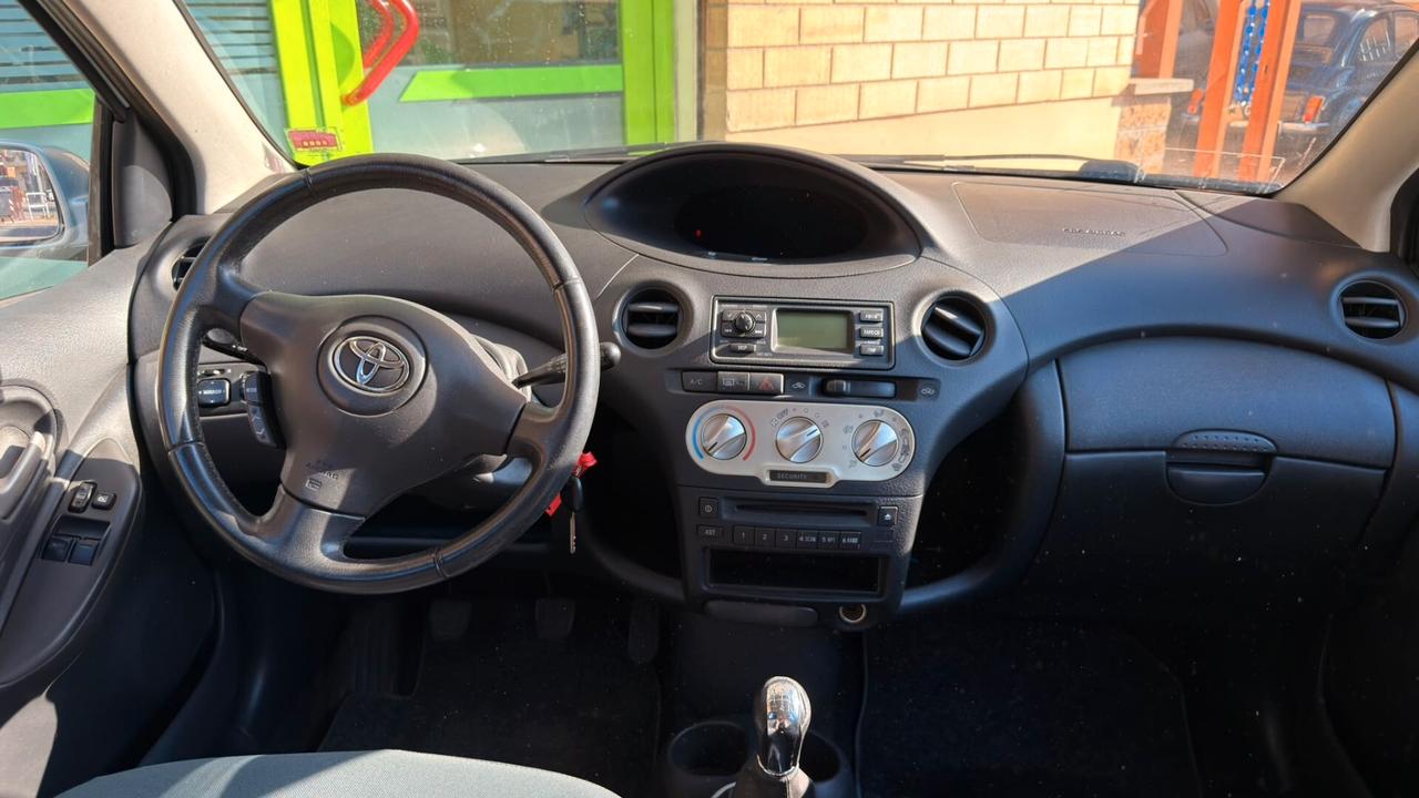 Toyota Yaris 1.0i 16V cat 5 porte Sol