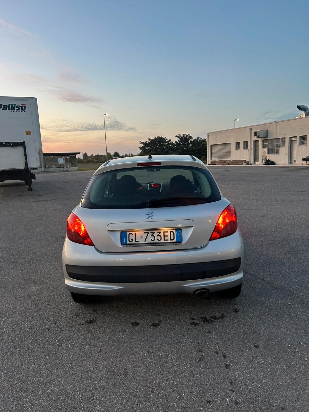 Peugeot 207 1.4 VTi 128000 km pari al nuovo unico proprietario