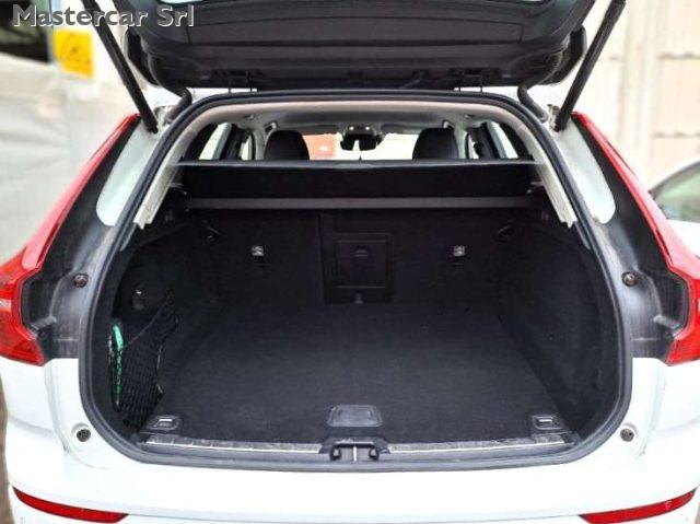 VOLVO XC60 XC60 II 2018 2.0 b4 Momentum Pro awd auto -GE944CR
