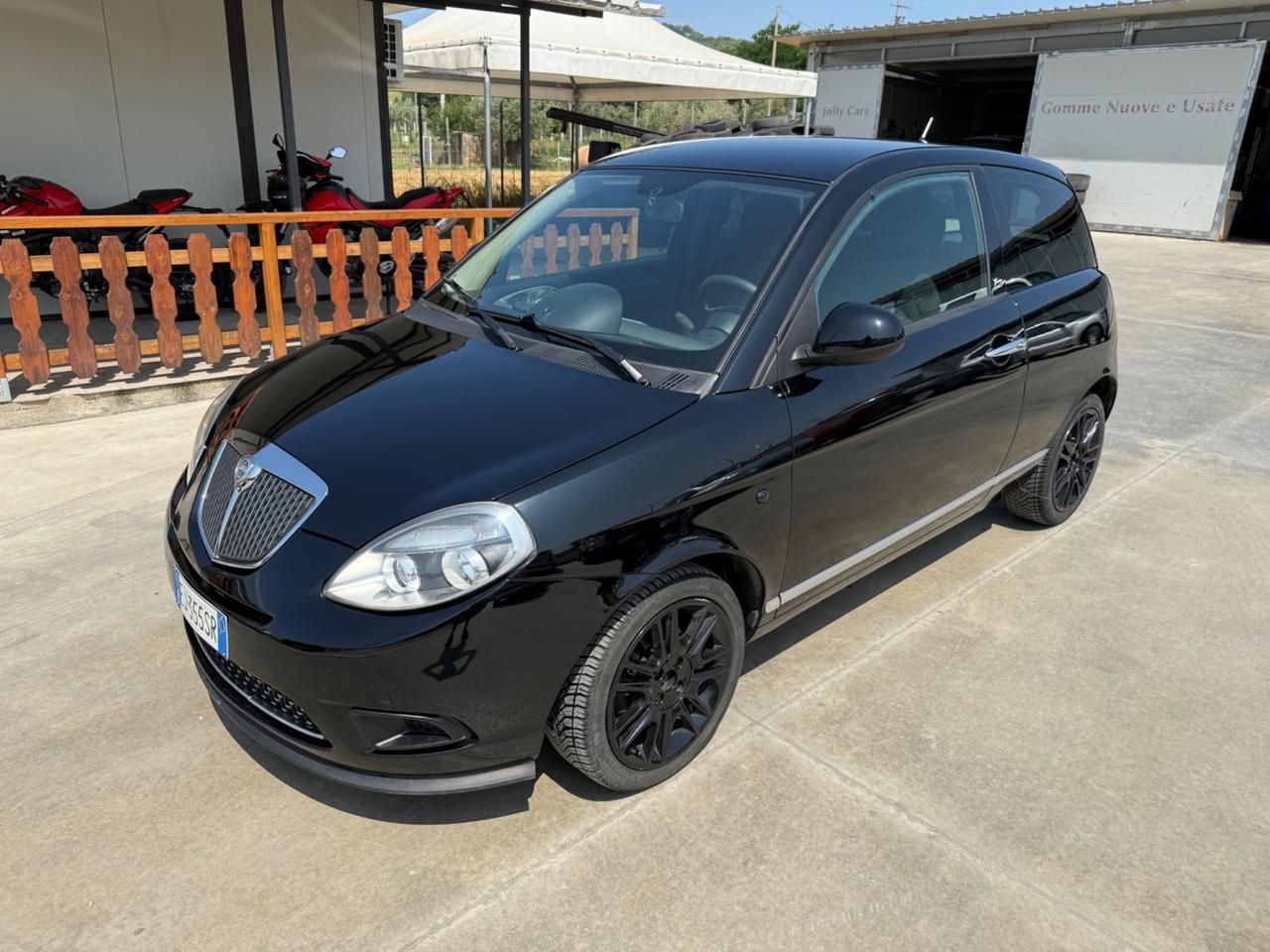 Lancia Ypsilon 1.3 MJT 75 CV Unyca