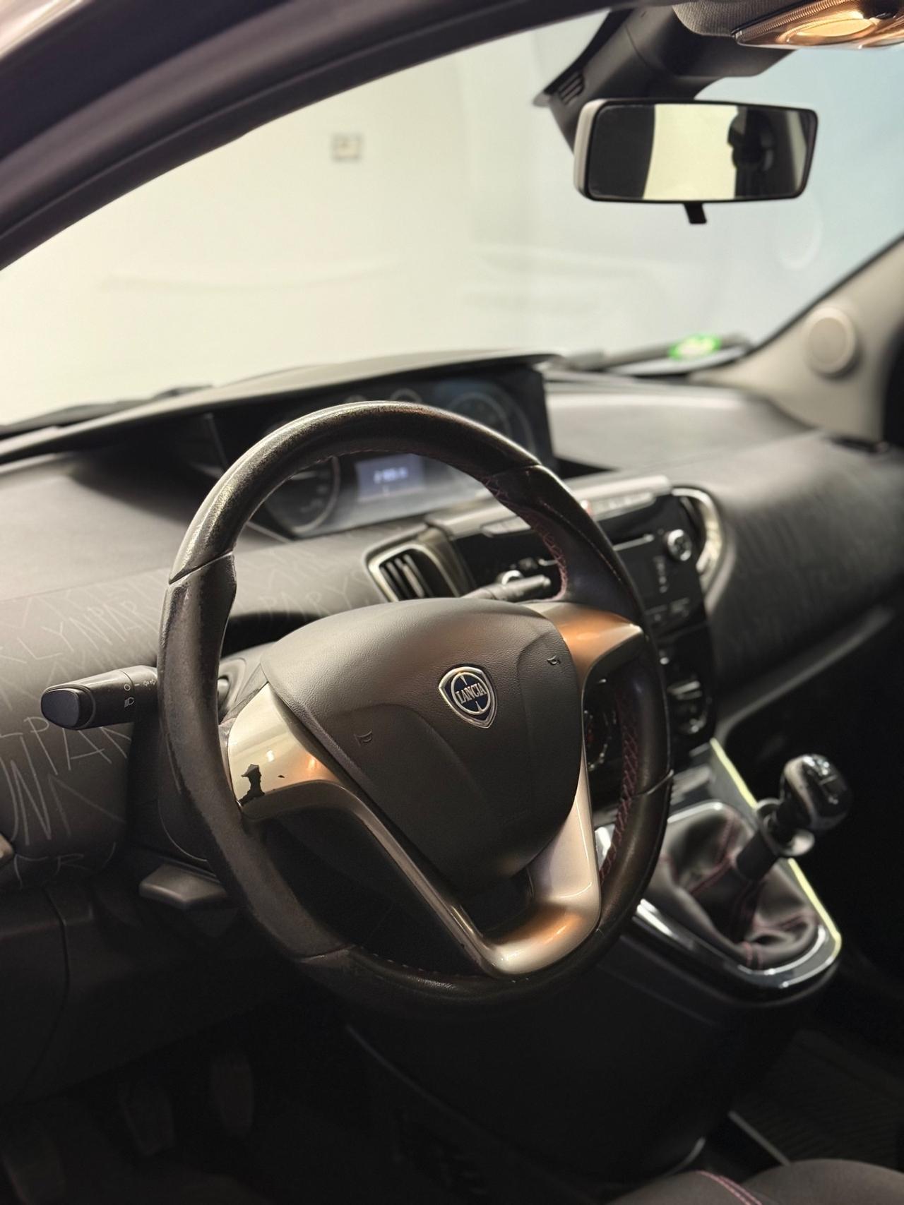 Lancia Ypsilon 0.9 TwinAir 85 CV 5 porte Metano Ecochic Elefantino