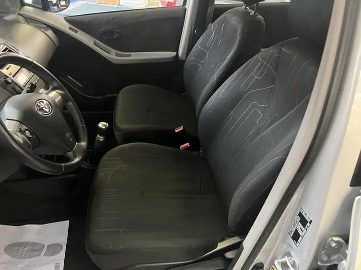 TOYOTA YARIS 1.0 BENZINA - 5 PORTE - NEOPATENTATI - GARANZIA 12/24 MESI