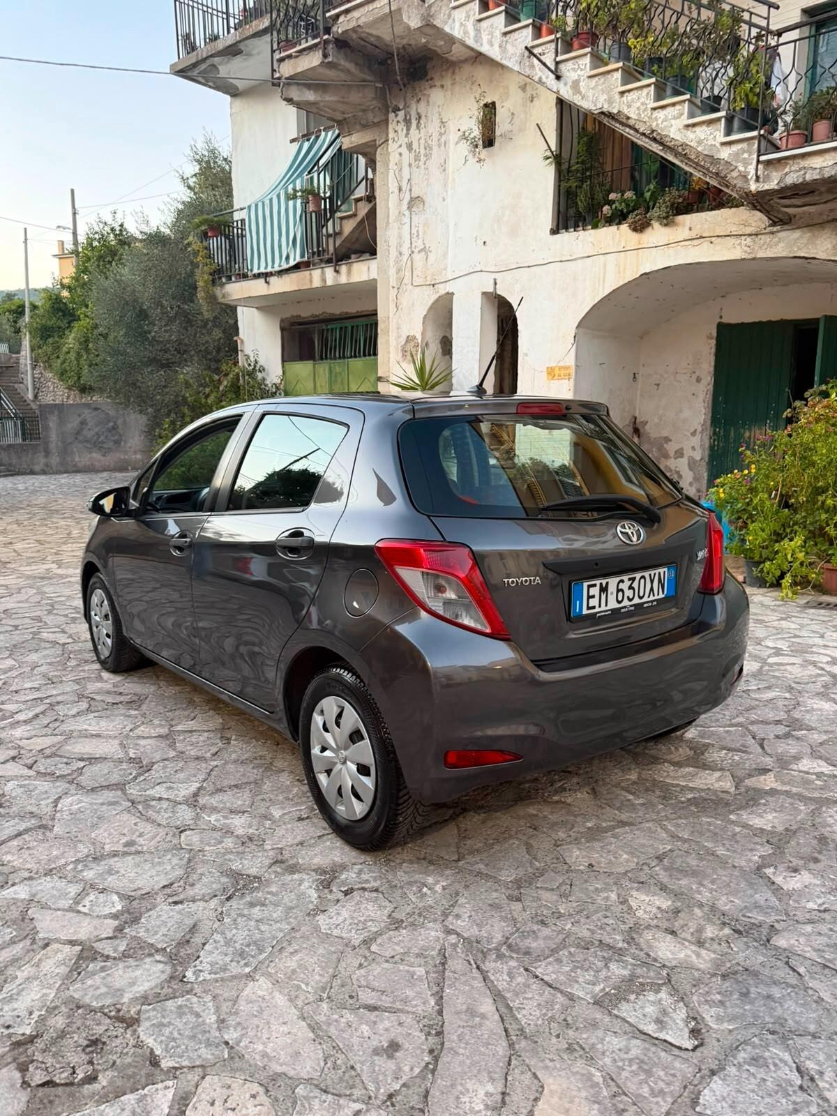 Toyota Yaris 1.0 5 porte Active