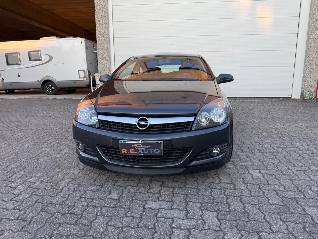 Opel Astra GTC 1.7 CDTI 125CV 3 porte Cosmo
