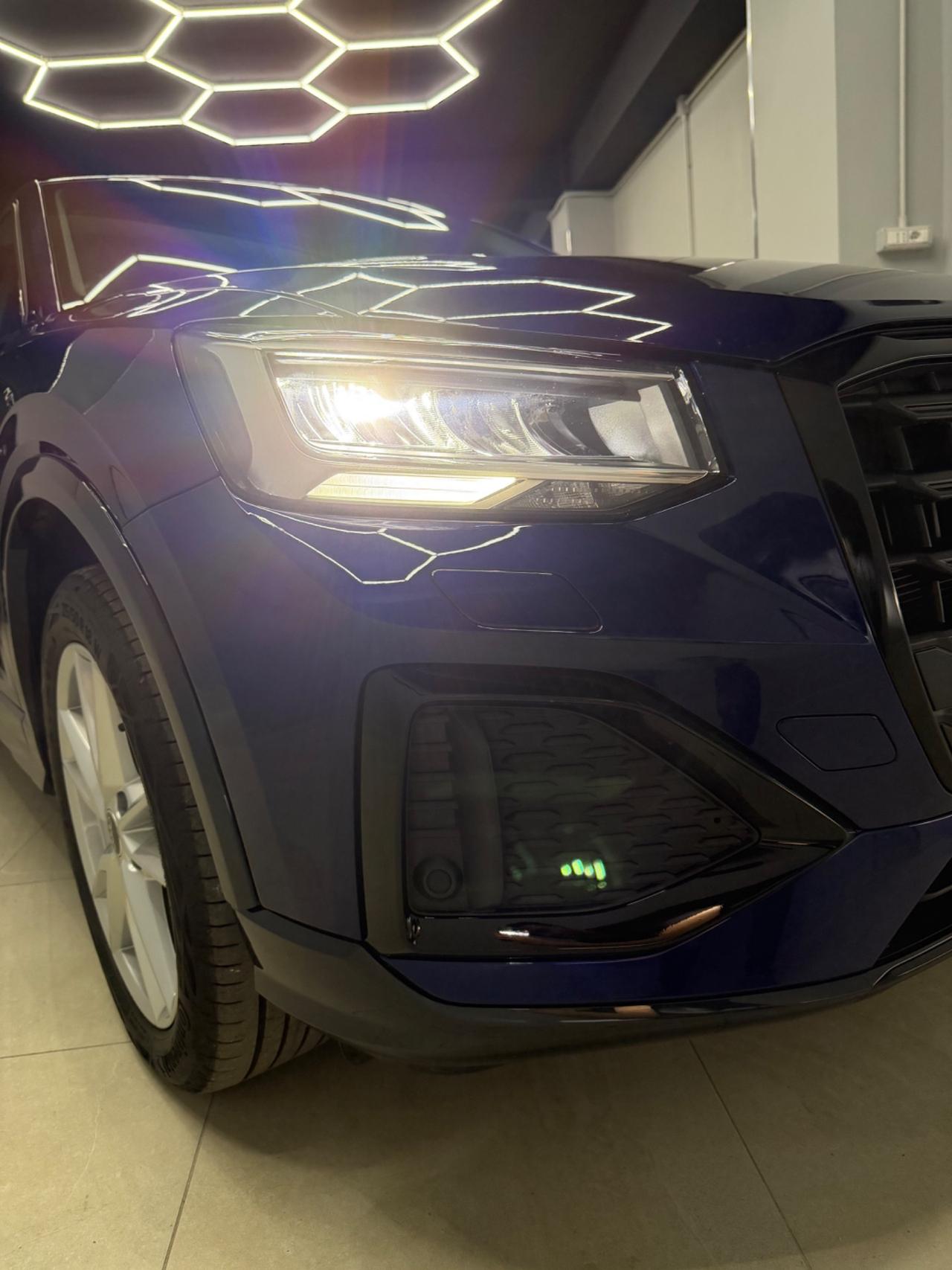 Audi Q2 30 TDI S tronic Identity Black