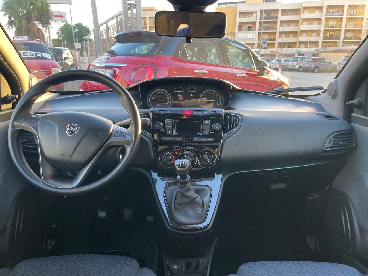 Lancia Ypsilon 1.0 FireFly 5 porte S&S Hybrid Ecochic Silver