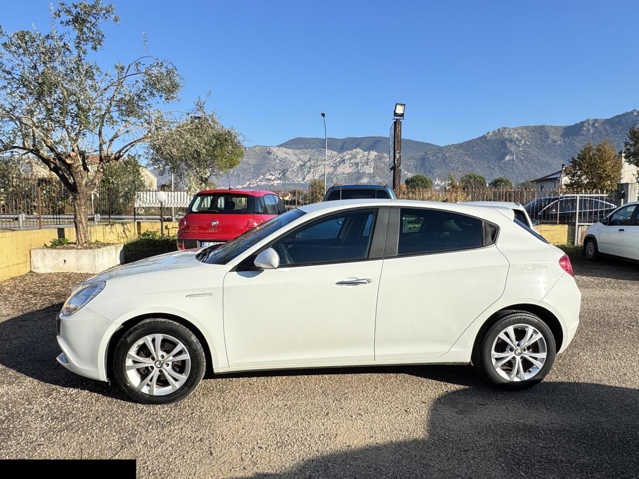 ALFA ROMEO GIULIETTA 1.6 SPORT INTERNI IN PELLE