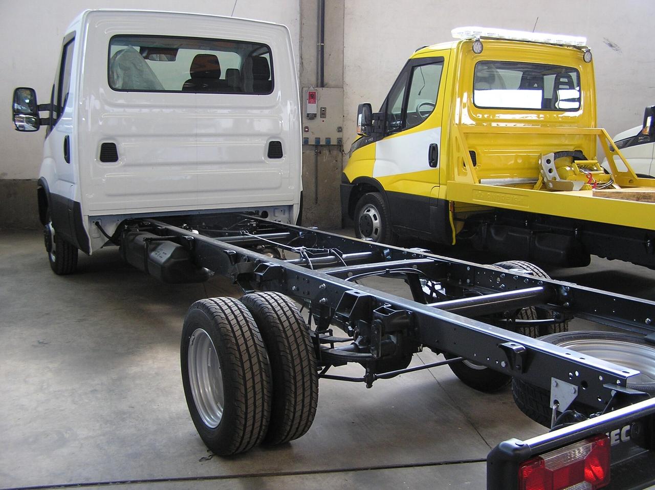 Carro attrezzi Daily 35C18 KM0 NUOVO PACK CONNECT scarrabile