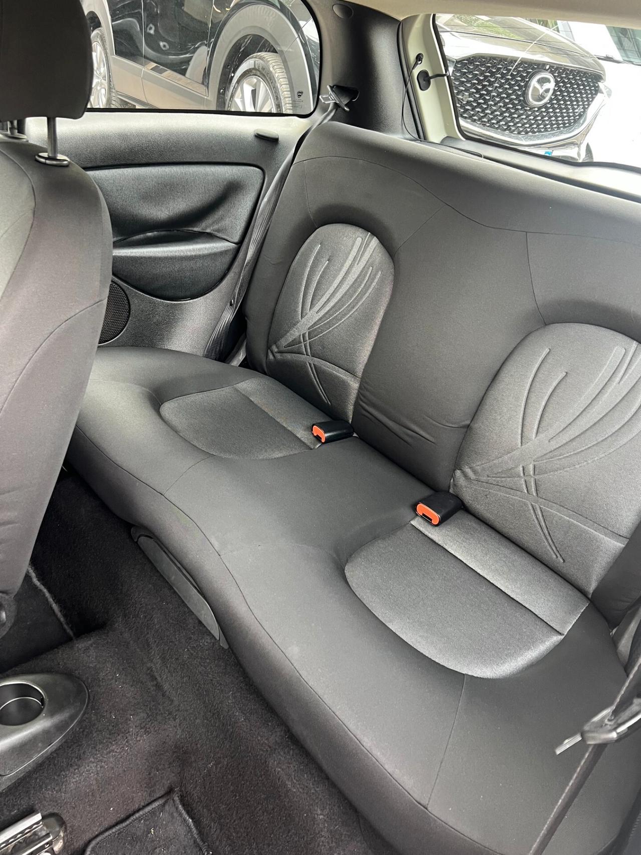 Lancia Ypsilon 1.2 69 CV Unyca