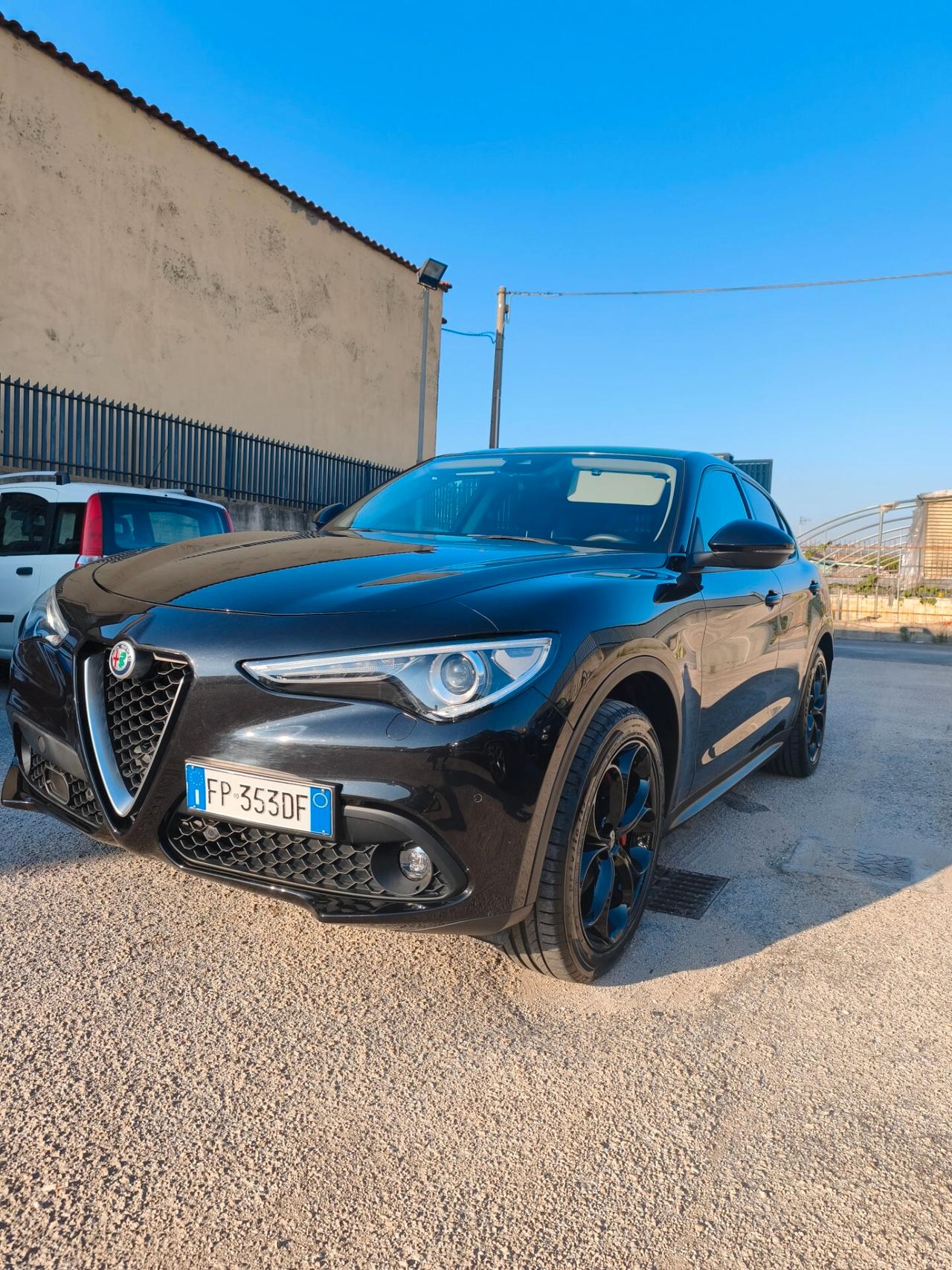 Alfa Romeo Stelvio 2.2 Turbodiesel 210 CV AT8 Q4 Super Total black