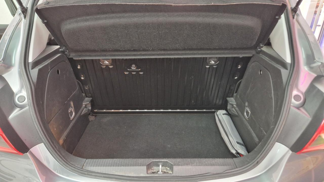Opel Corsa 1.4 90CV GPL Tech 5 porte Black Edition