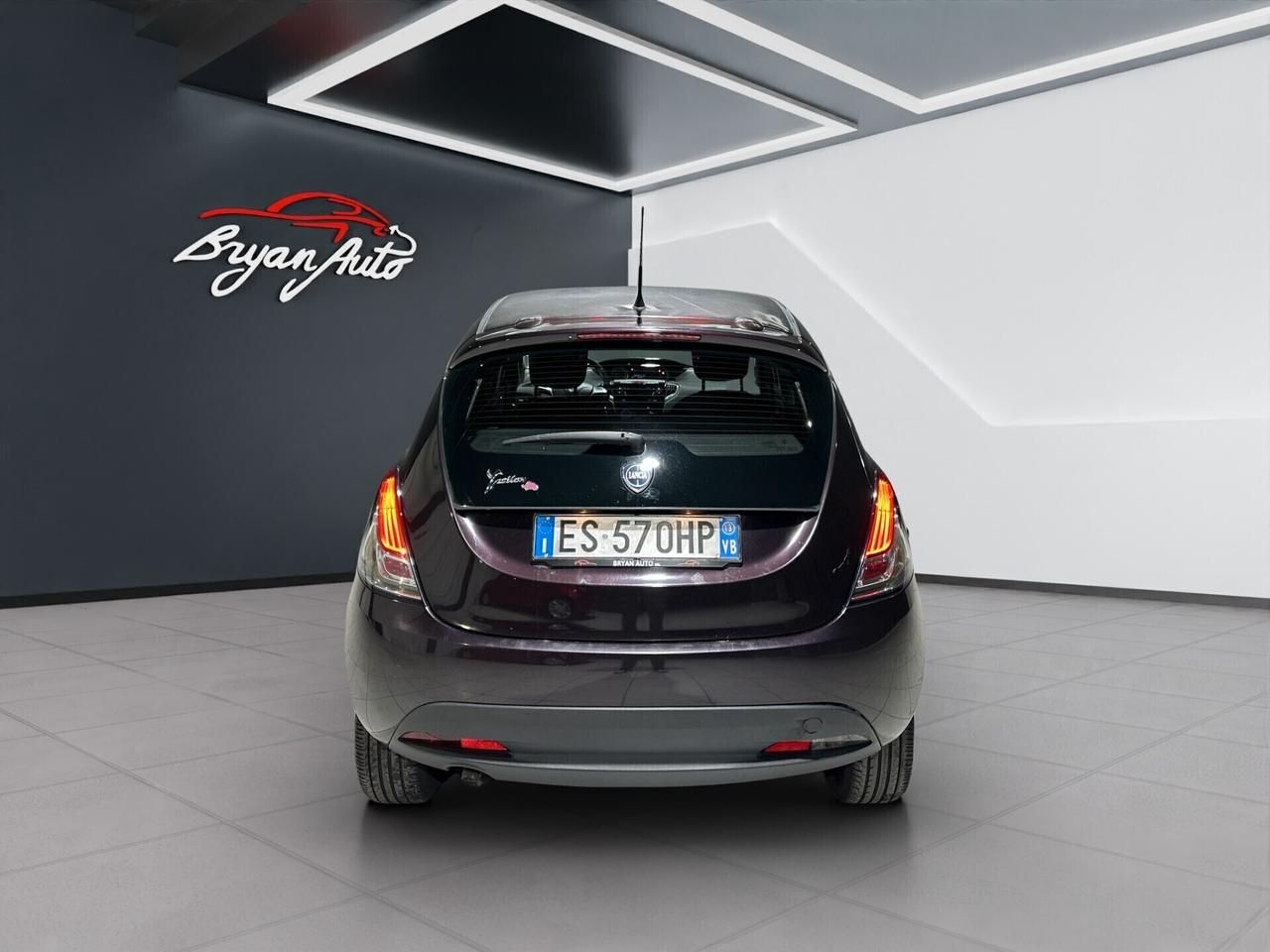 Lancia Ypsilon 0.9 TwinAir 85 CV 5 porte Metano Ecochic ELEFANTINO