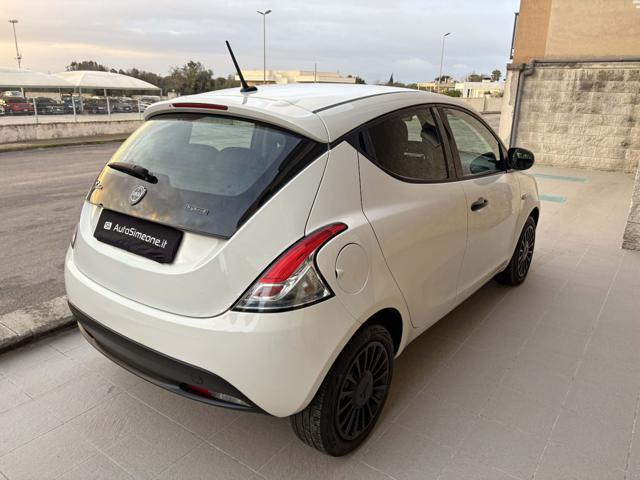LANCIA Ypsilon 1.0 FireFly 5 porte S&S Hybrid Ecochic Silver.