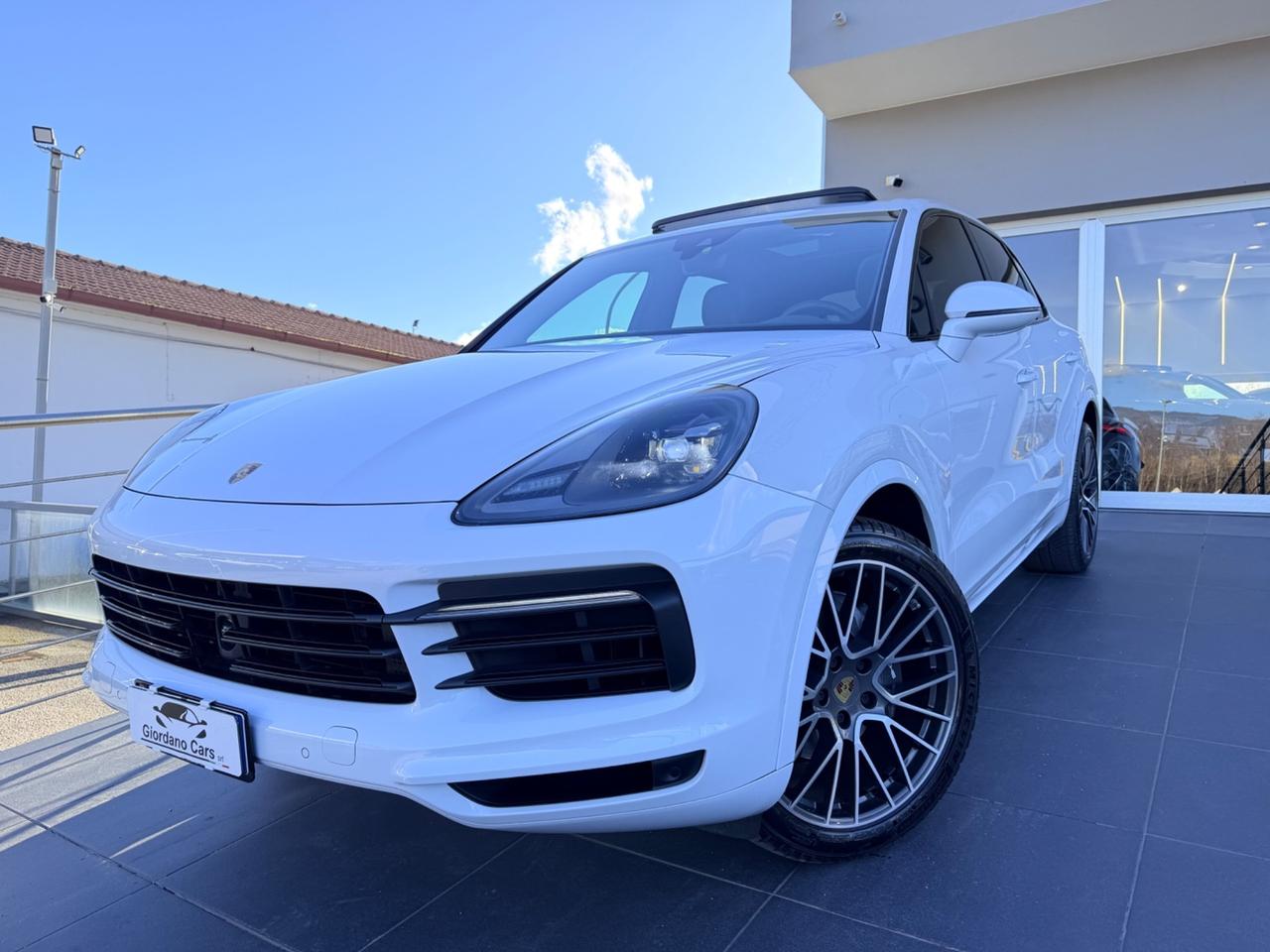 Porsche Cayenne 3.0 V6 white edition tetto apr