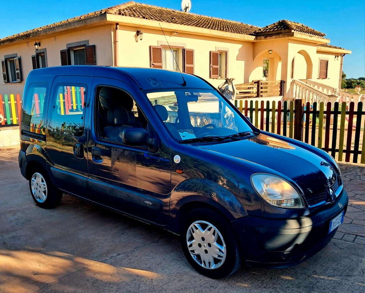 Renault Kangoo TRASPORTO DISABILI PIANALE RIBASSATO UNIPRO