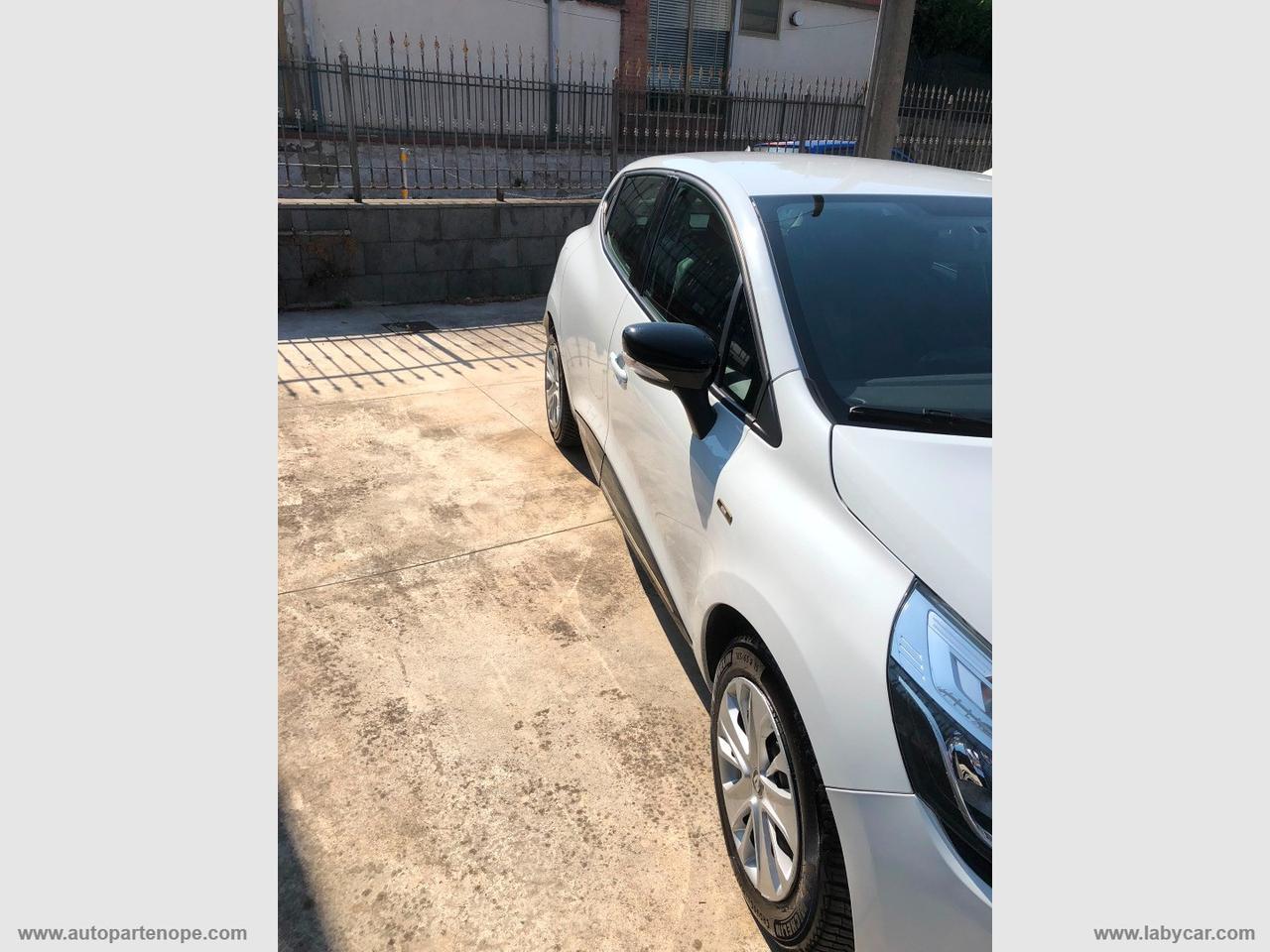 RENAULT Clio dCi 8V 75CV 5p. Moschino Intens