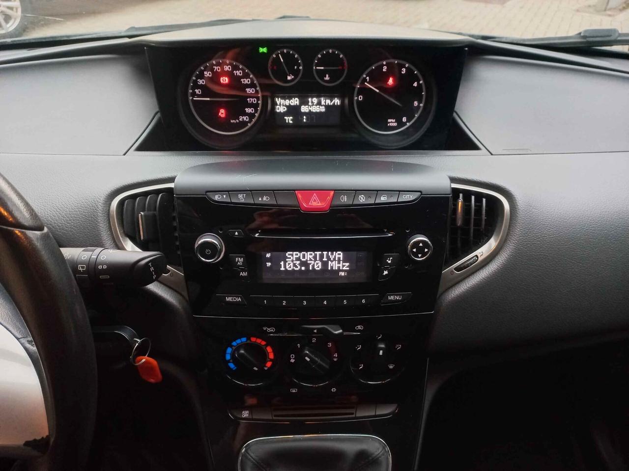 Lancia Ypsilon 1.3 MJT 16V 95 CV 5 porte S&S Silver