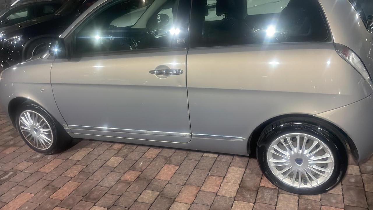 Lancia Ypsilon 1.2 69 CV Unyca
