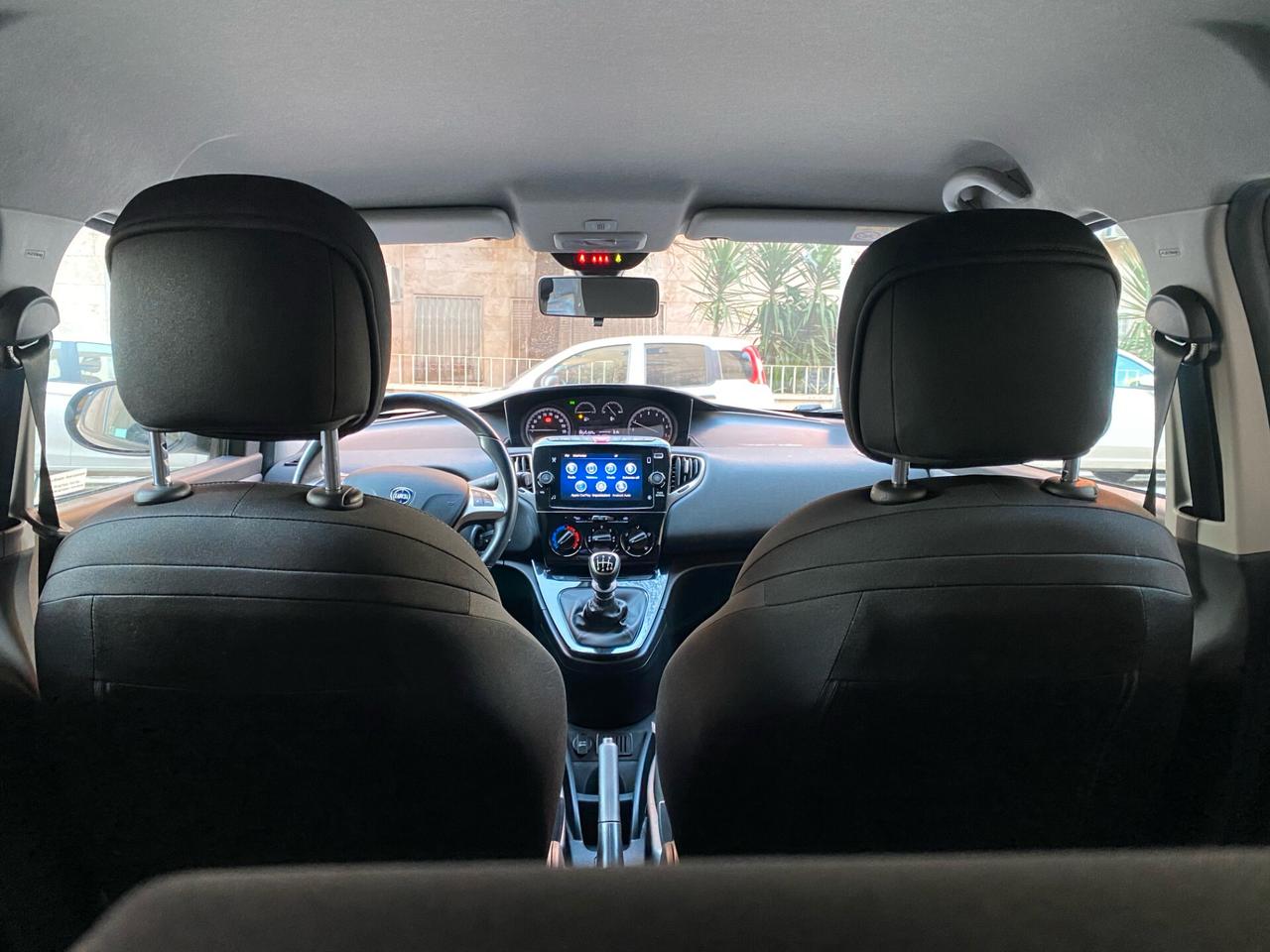 Lancia Ypsilon 1.0 FireFly 5 porte S&S Hybrid Ecochic Gold