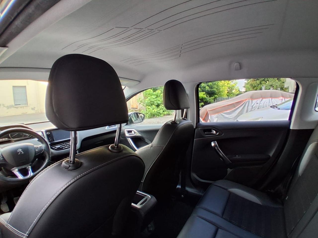 Peugeot 2008 1.6 e-HDi 92 CV Stop&Start Urban Cross
