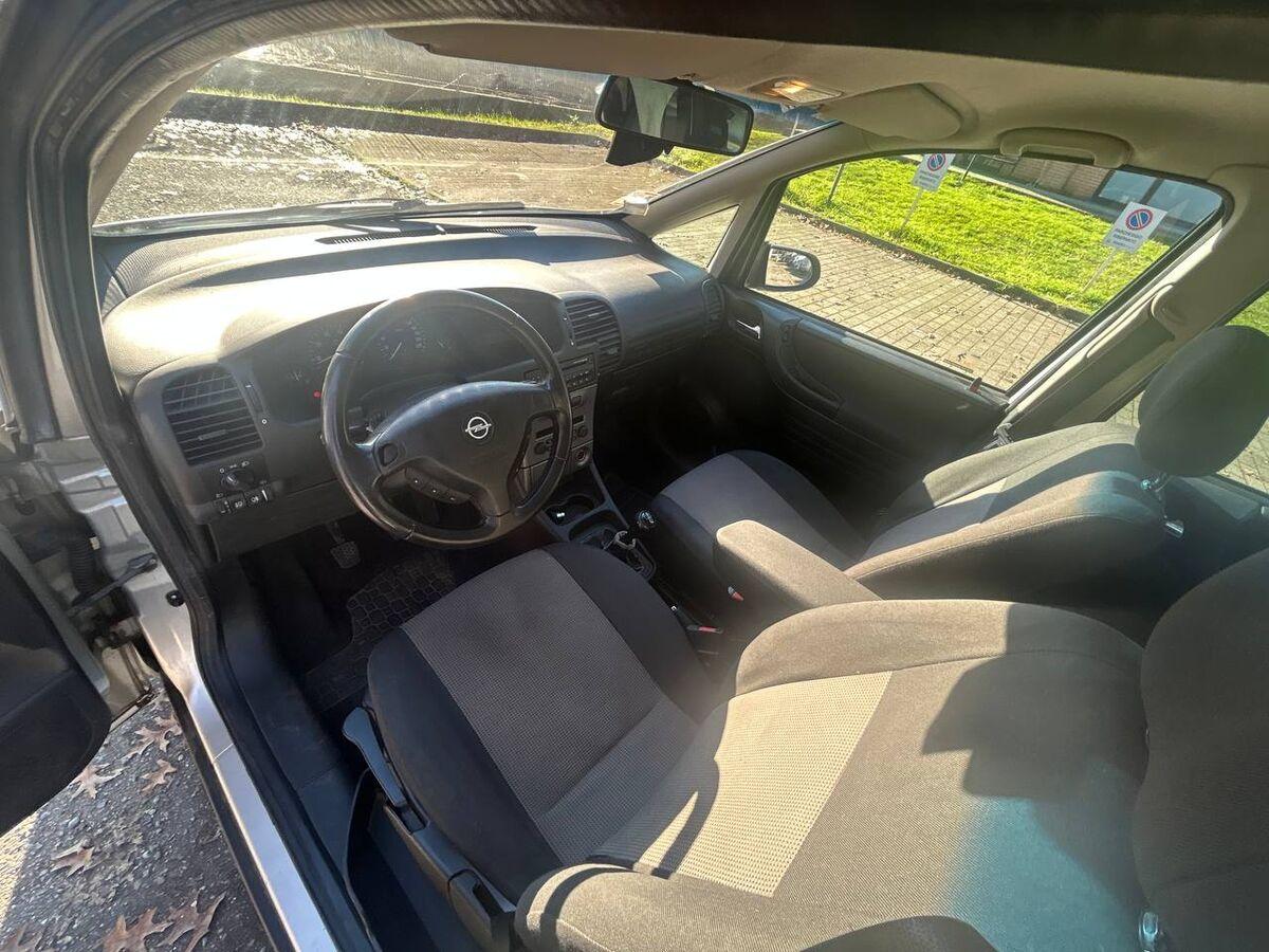Opel Zafira Zafira 1.8 16v Sport Design 7 POSTI!