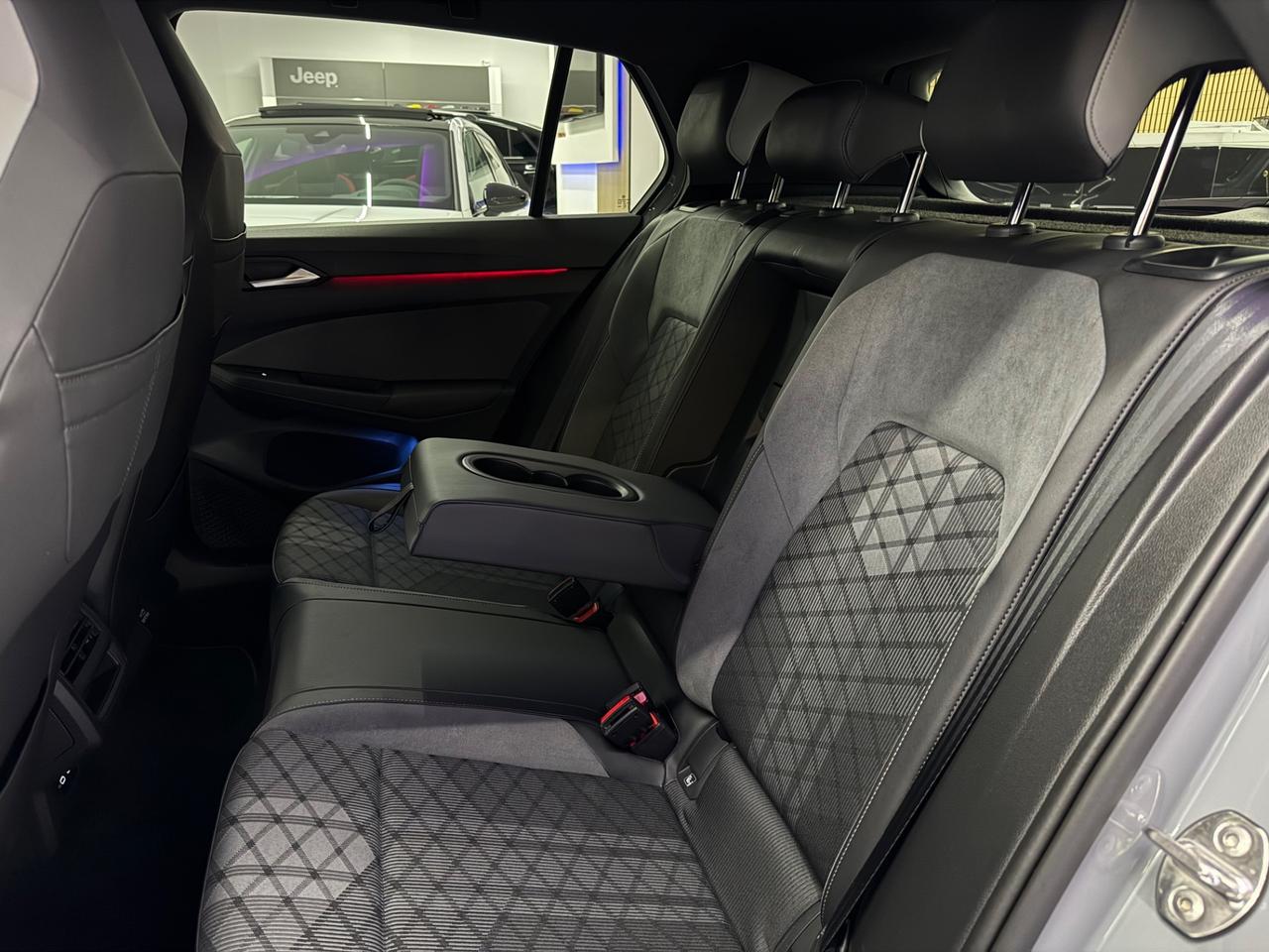 Volkswagen Golf 1.5 eTSI 150Cv DSG R-Line