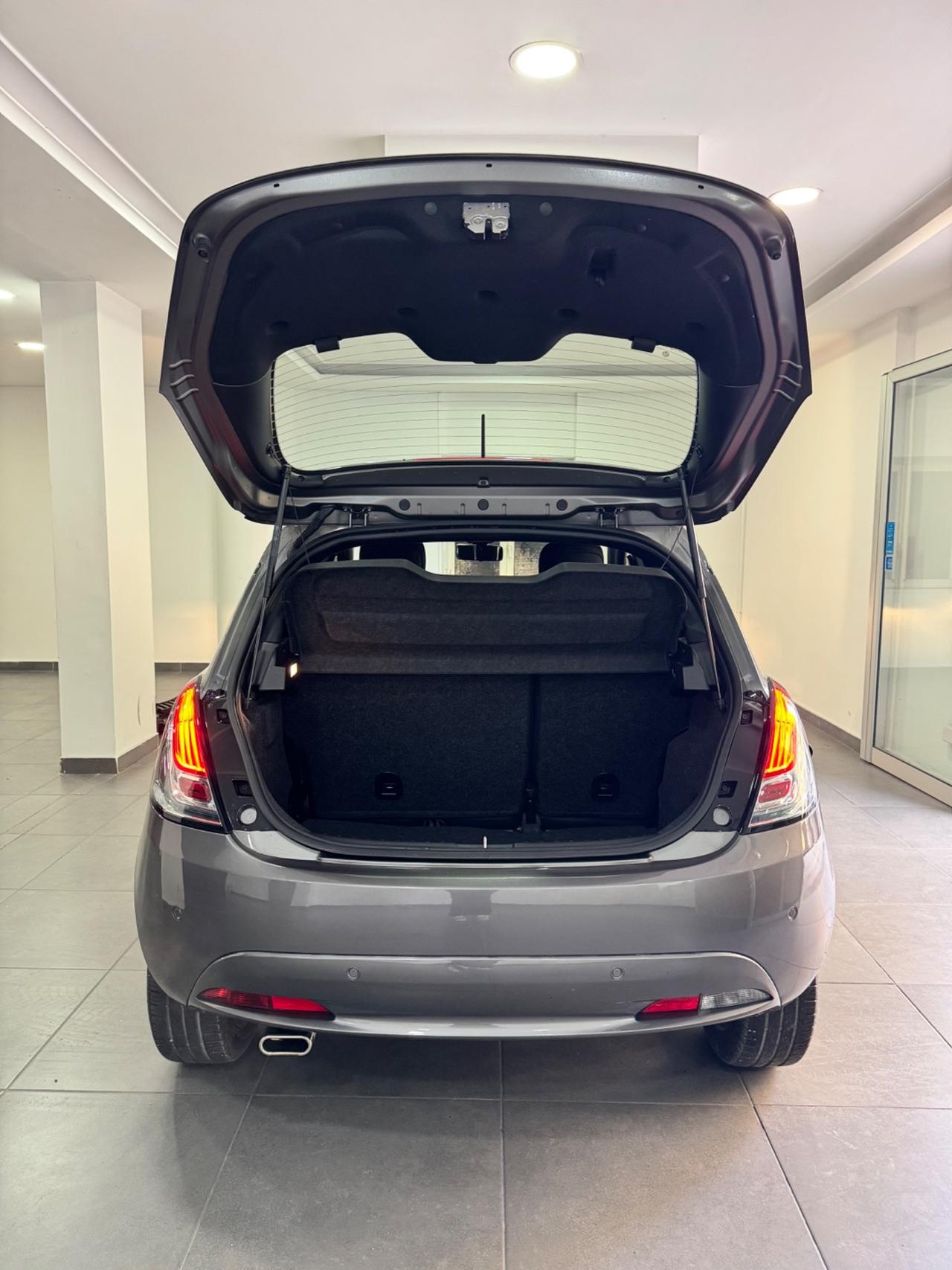 Lancia Ypsilon 1.0 FireFly 5 porte S&S Hybrid Alberta Ferretti