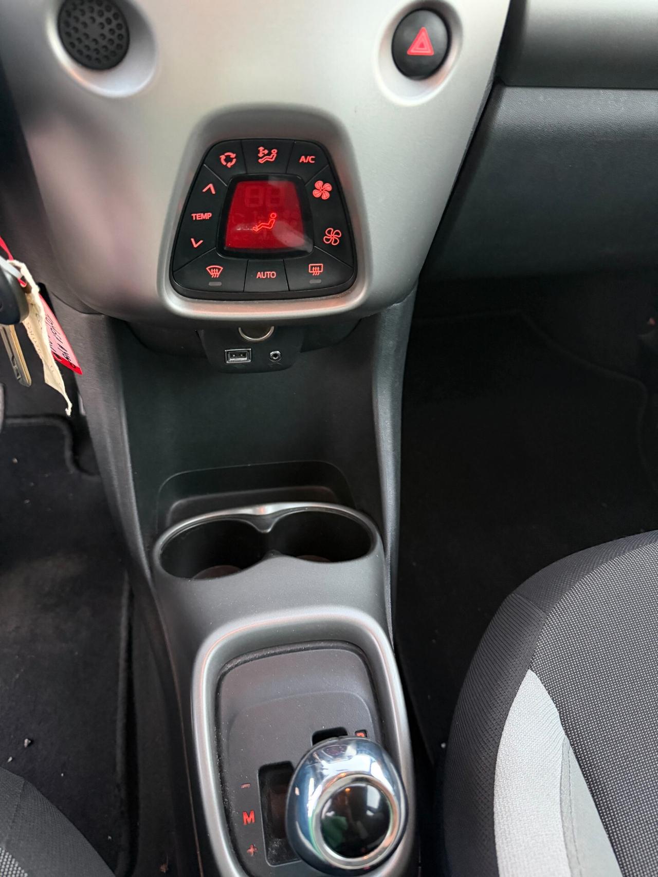 Toyota Aygo 1.0 VVT-i 69 CV 5 porte x-play TSS MMT