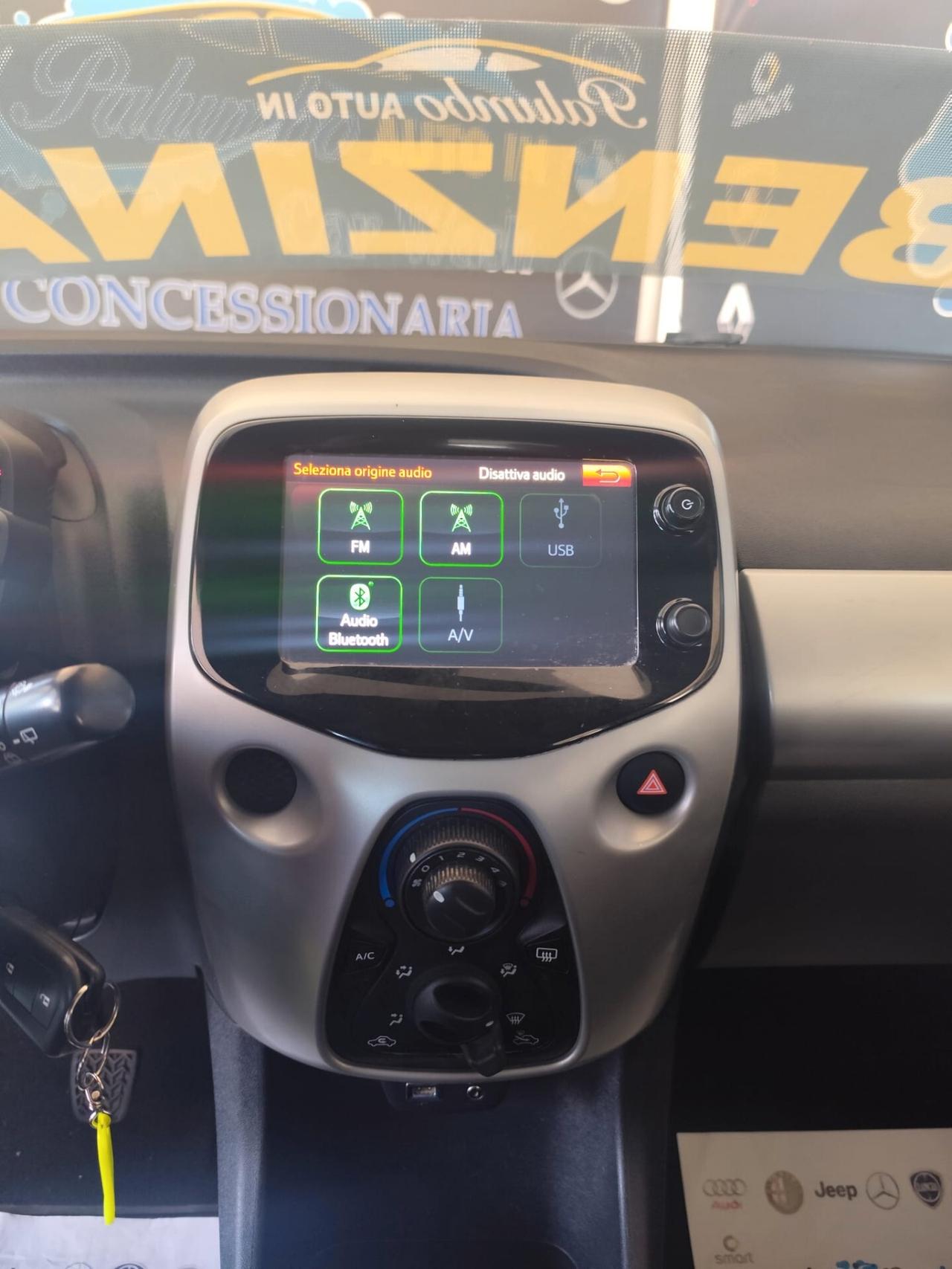 Peugeot 108 1,0 VTi 68 ETG 5 porte Allure