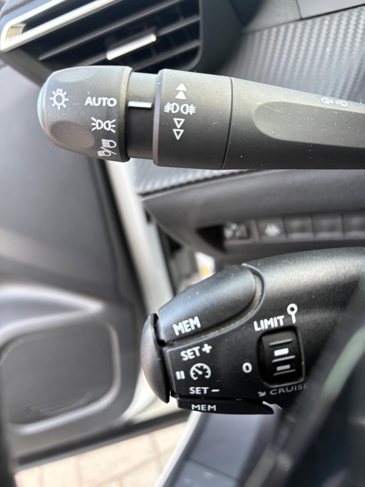 Peugeot 2008 PureTech 100 S&S Allure