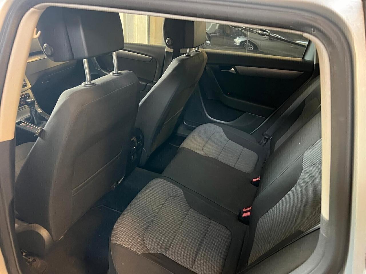 Volkswagen Passat 2.0 TDI Comfortline BlueM. Tech.-2011