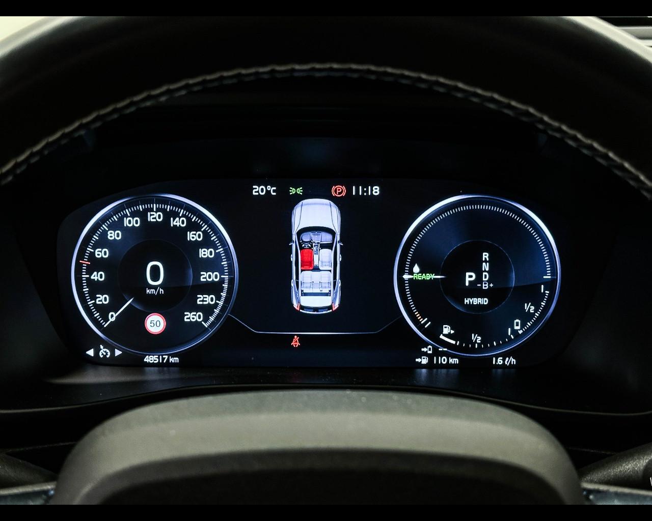 VOLVO XC40 (2017-->) - XC40 T5 Recharge Plug-in Hybrid R-design