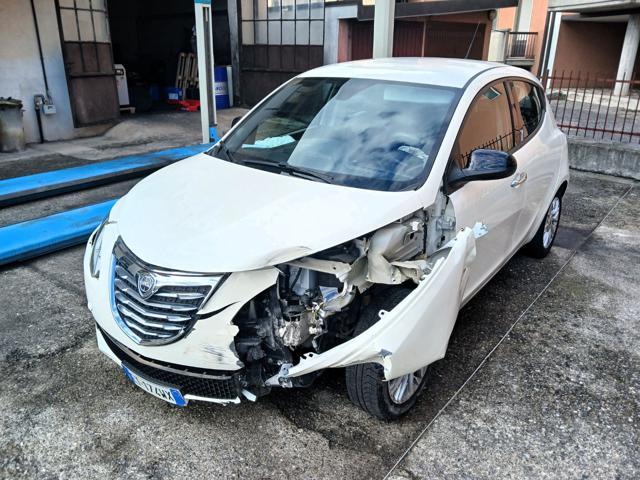 LANCIA Ypsilon 1.2 69 CV 5 porte VEICOLO PER COMMERCIANTI