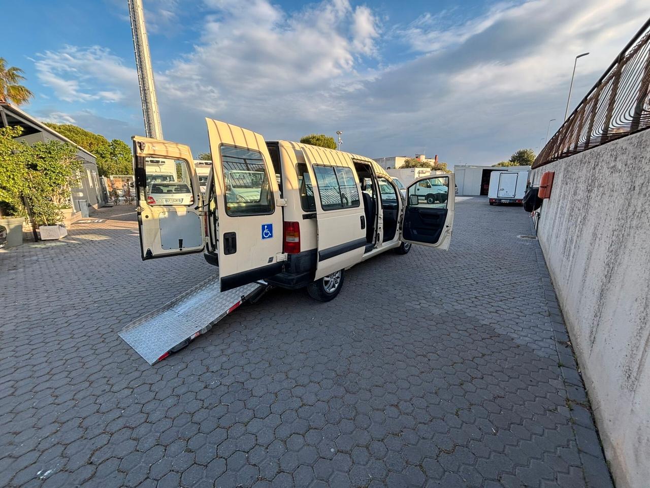 Fiat Scudo 1.9 JTD 110 CV – Trasporto Disabili | 6 posti + carrozzina