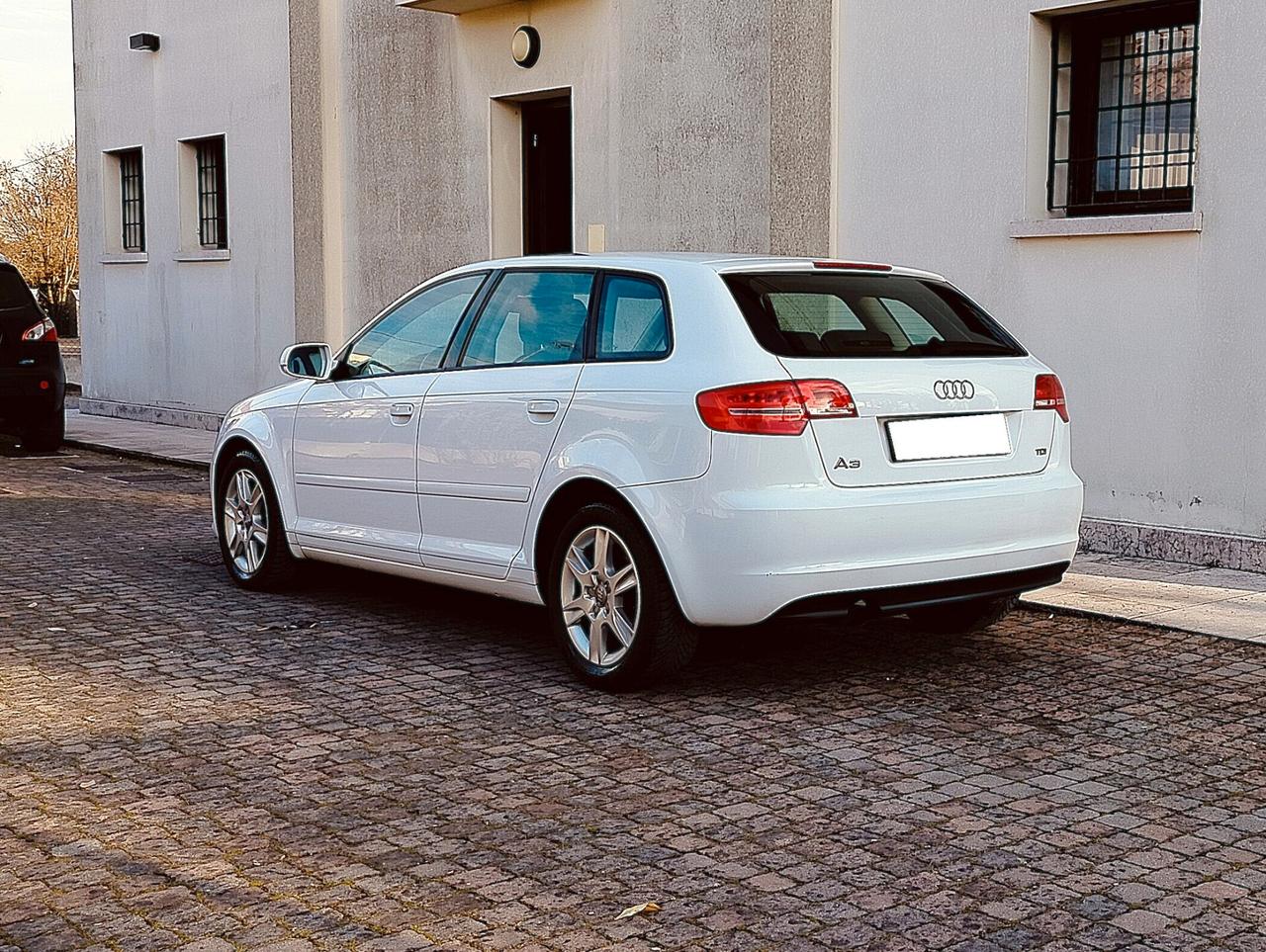 Audi A3 1.6 TDI EDITION OK NEOPATENTATI