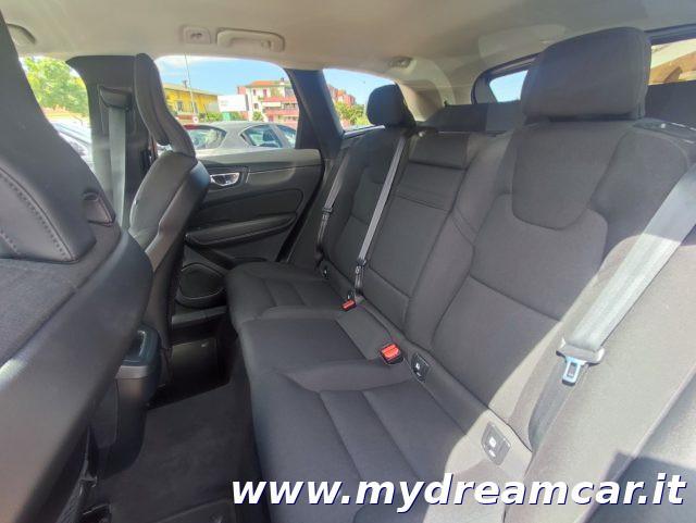 VOLVO XC60 B4 (d) AWD Geartronic Momentum Pro