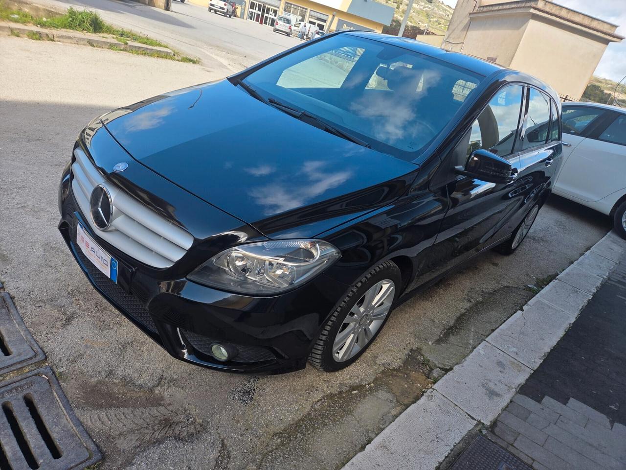MERCEDES B180 ANNO 2014 1.5 110 CV KM CERTIFICATI