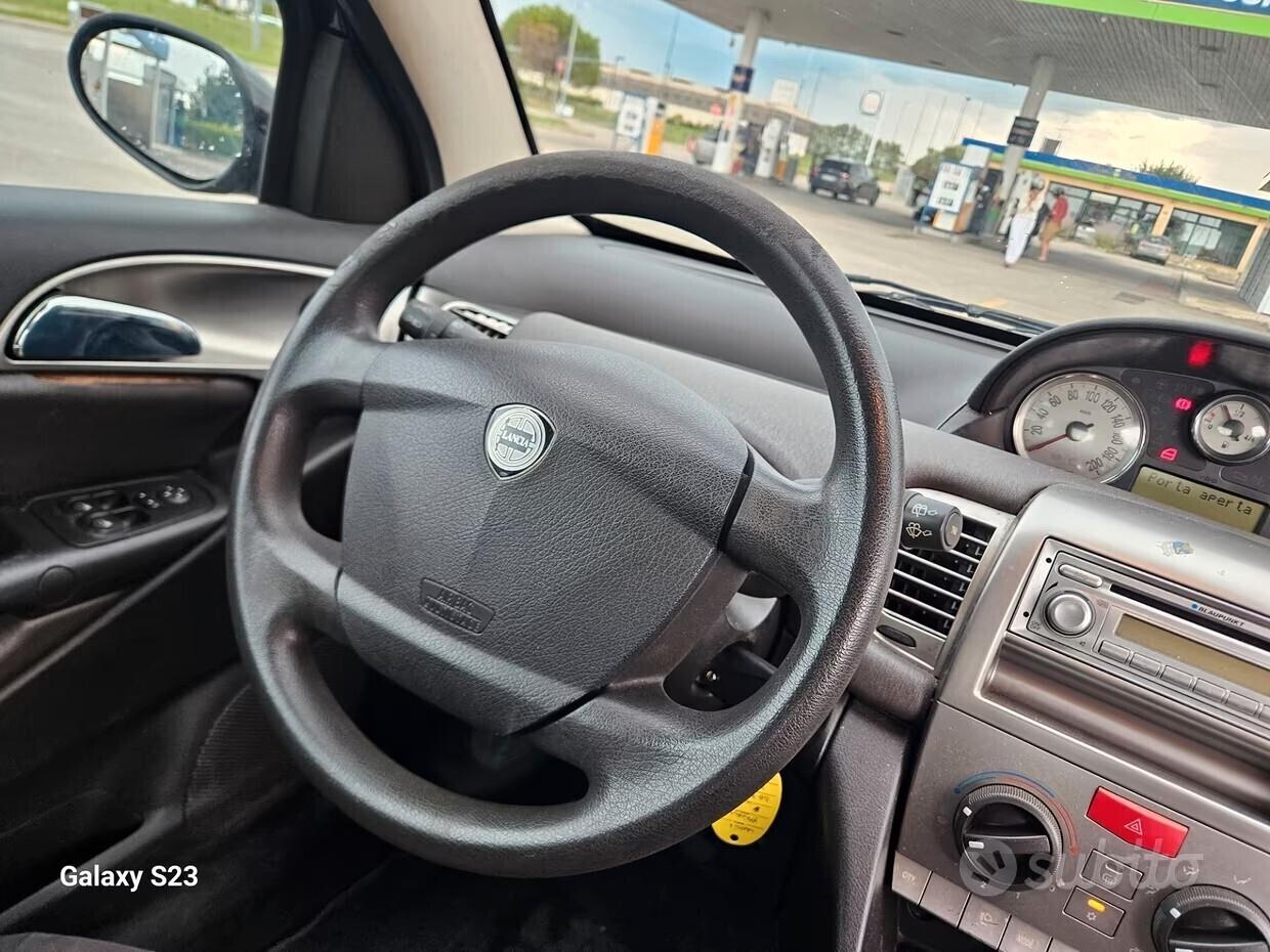 Lancia Ypsilon 1.3 MJT 75 CV Platino