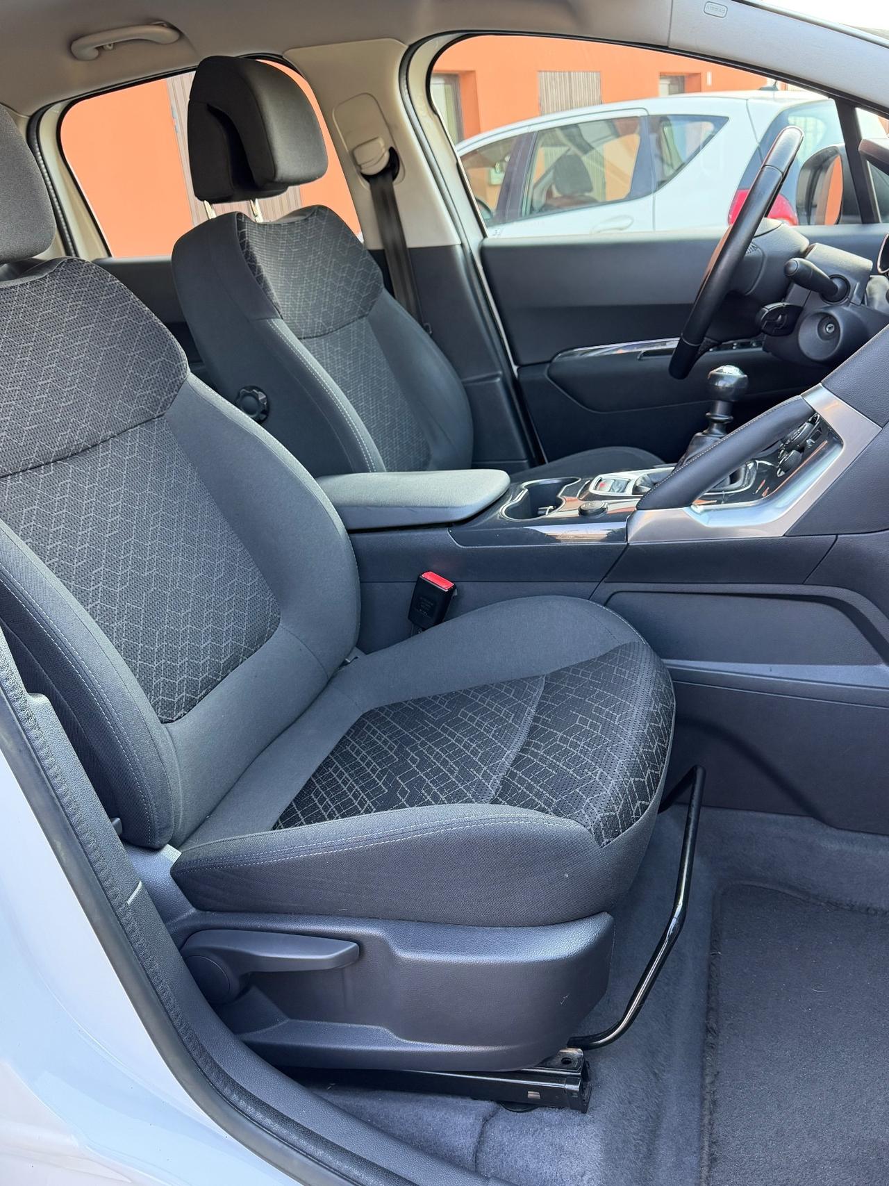 Peugeot 3008 1.6 HDi 115CV Business