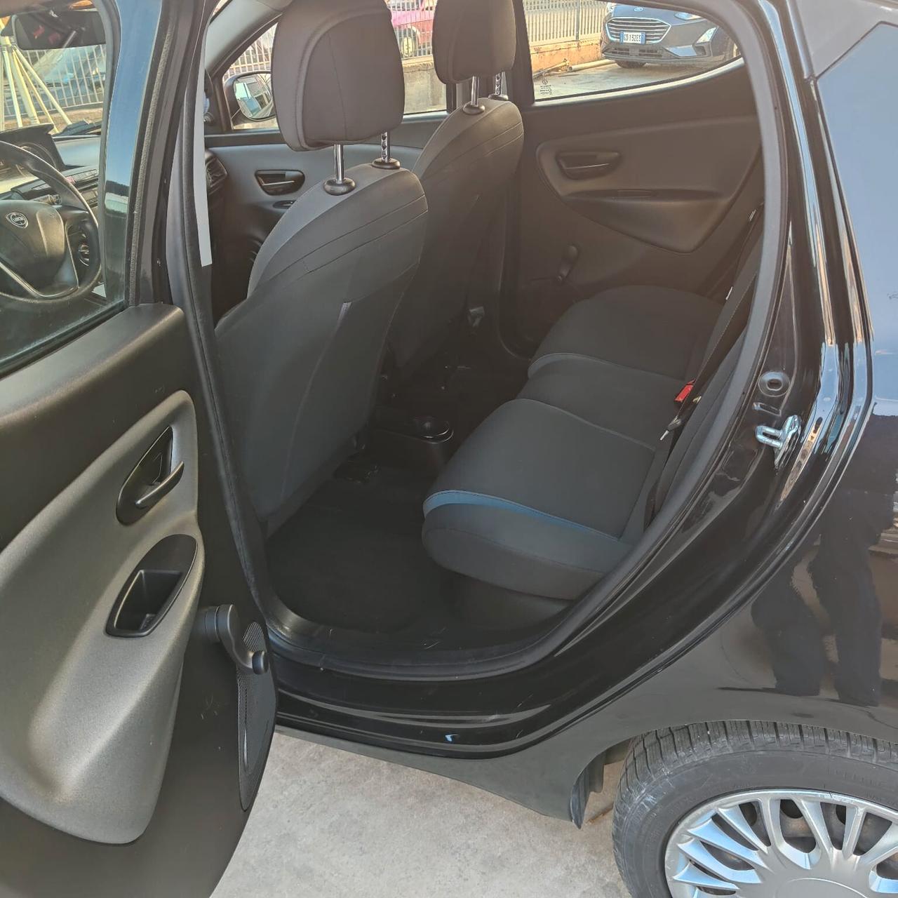Lancia Ypsilon 1.2 69 CV 5 porte GPL Ecochic Silver