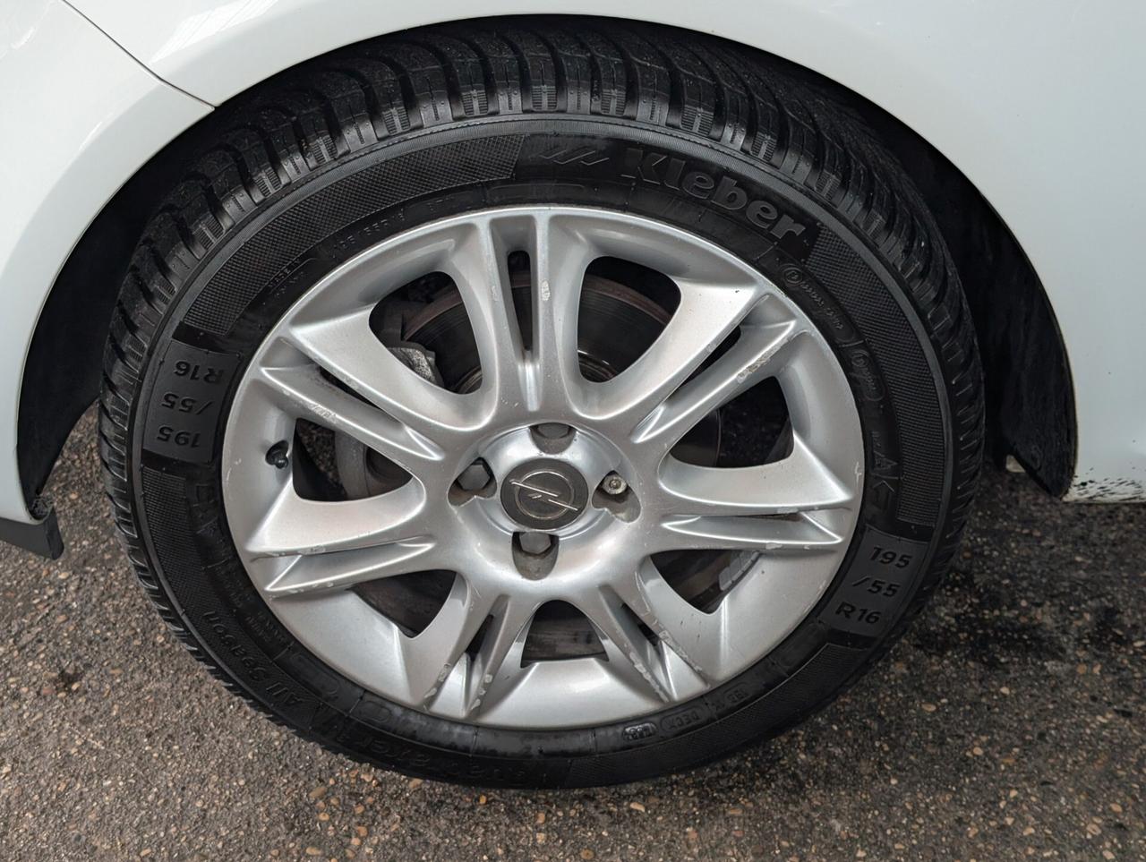 Opel Corsa 1.2 85CV 3 porte GPL-TECH b-color