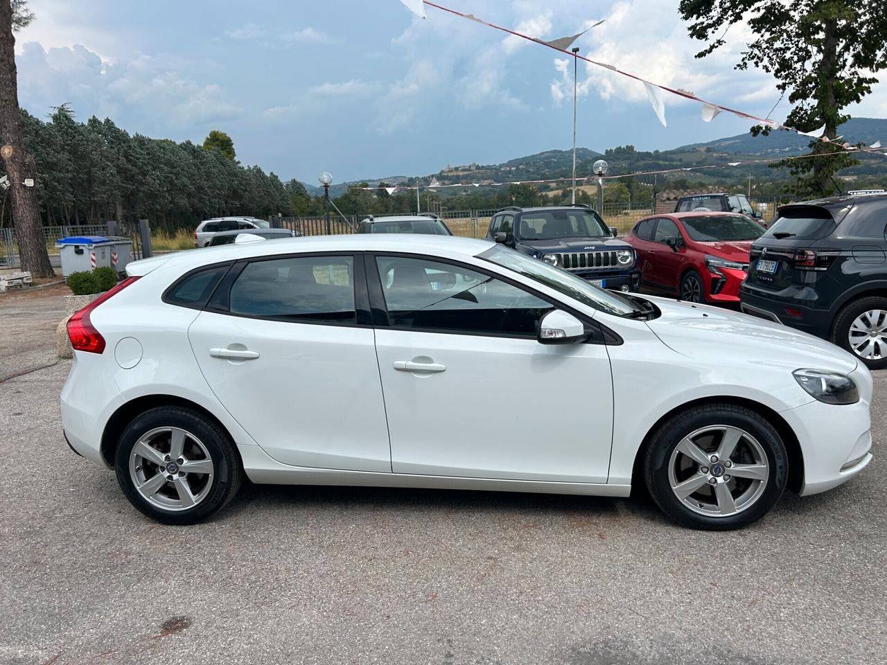 " UNA BOMBA " Volvo V40 2.0 D2 Momentum